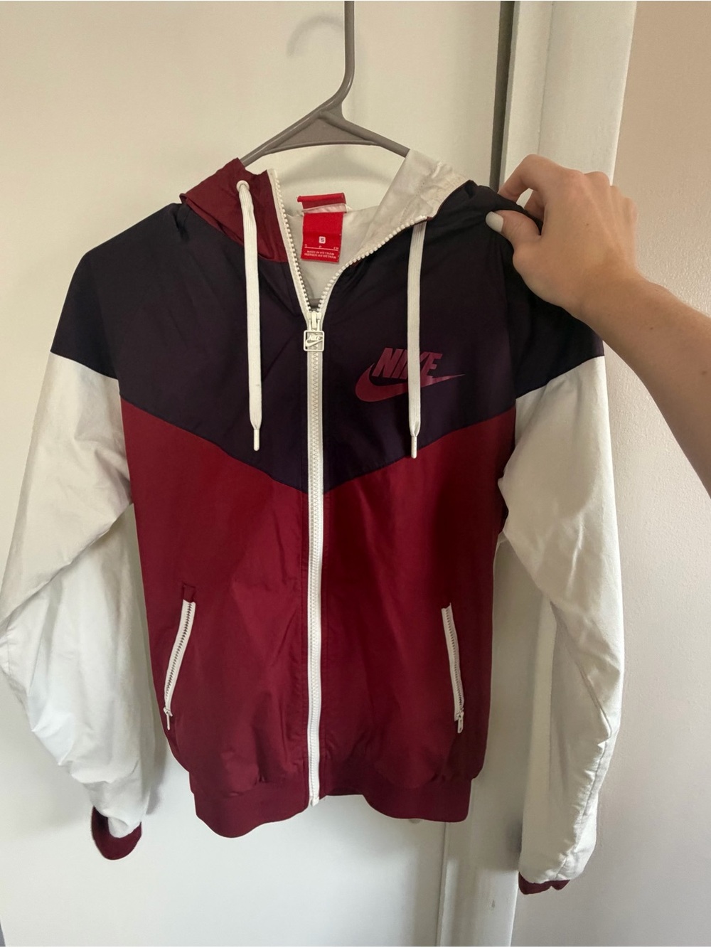 Nike women’s Burgundy, Black & White Colorblock Windbreaker Jacket